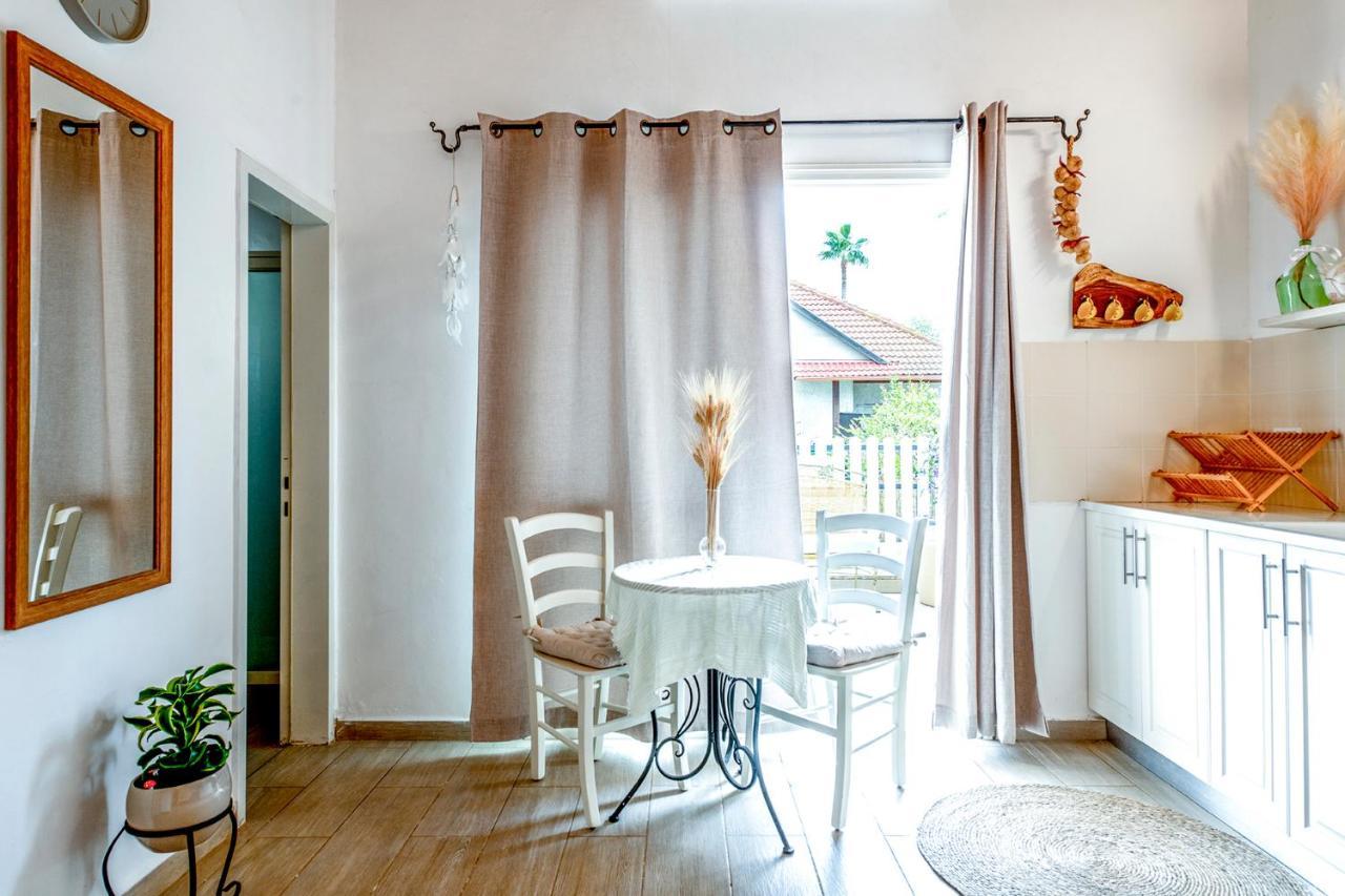 רז אירוח ברמה Villa Qaşrīn Exteriör bild