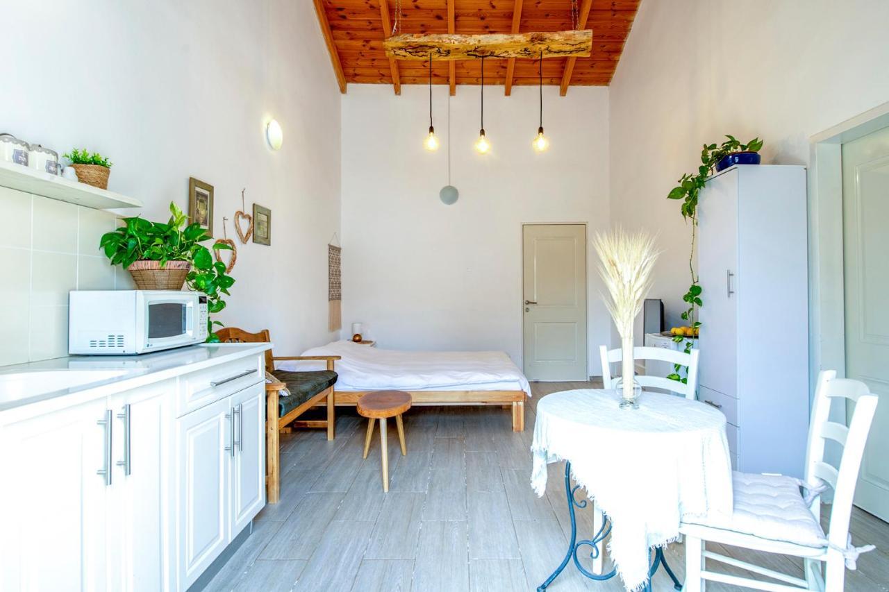 רז אירוח ברמה Villa Qaşrīn Exteriör bild