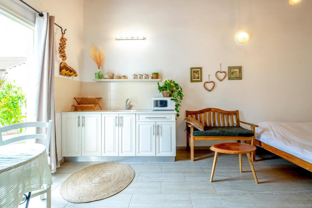 רז אירוח ברמה Villa Qaşrīn Exteriör bild