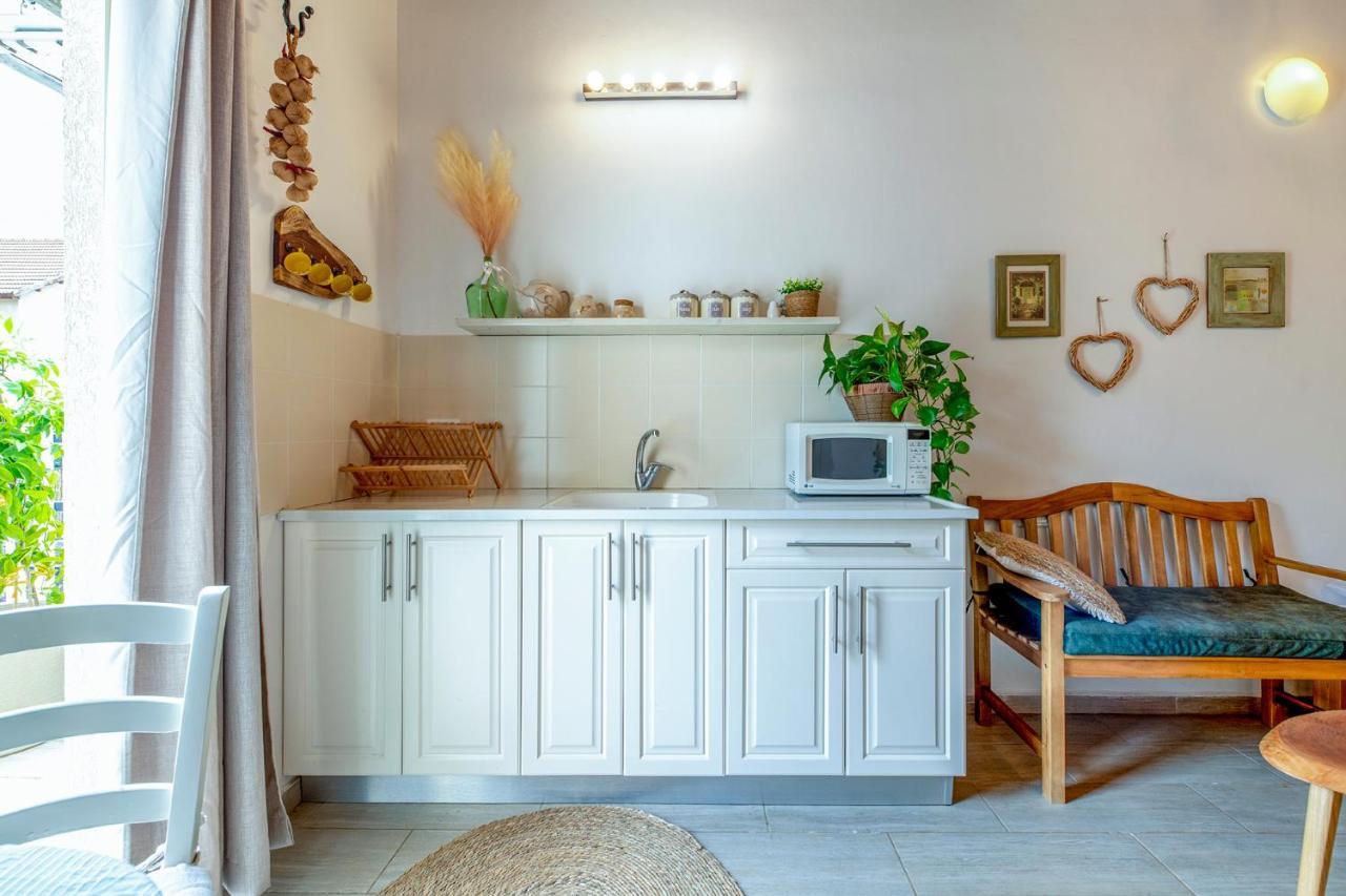 רז אירוח ברמה Villa Qaşrīn Exteriör bild