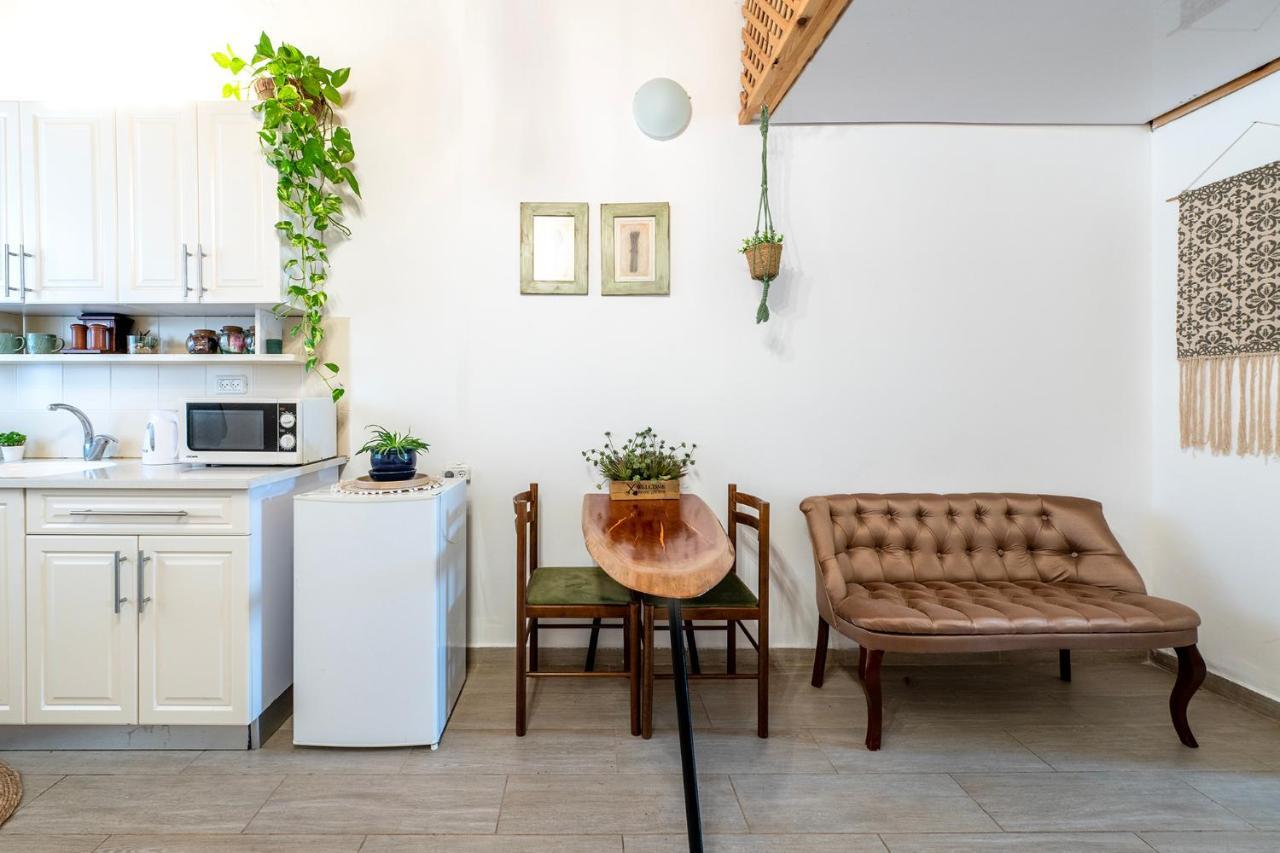 רז אירוח ברמה Villa Qaşrīn Exteriör bild